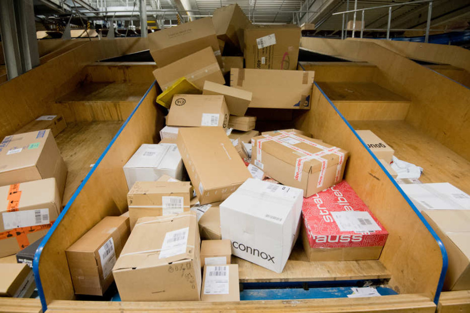Das Paket wurde kontrolliert an die Empfängerin geliefert. (Symbolbild)