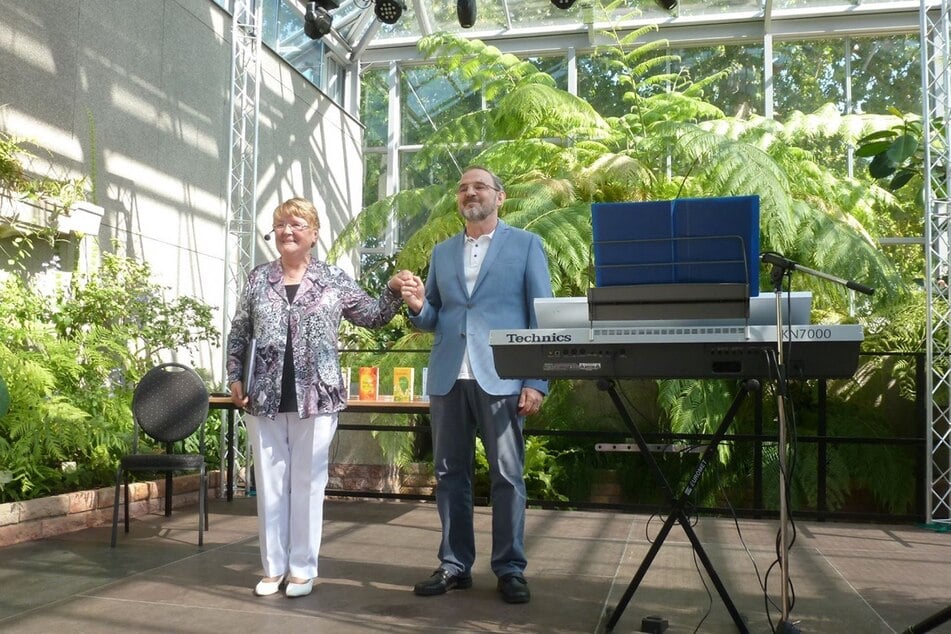 Die Lyrikerin Helga Schettge und der Musiker Georg Merbt arbeiten zusammen, um Schettges Texte mit Musik zu untermalen. (Archivbild)