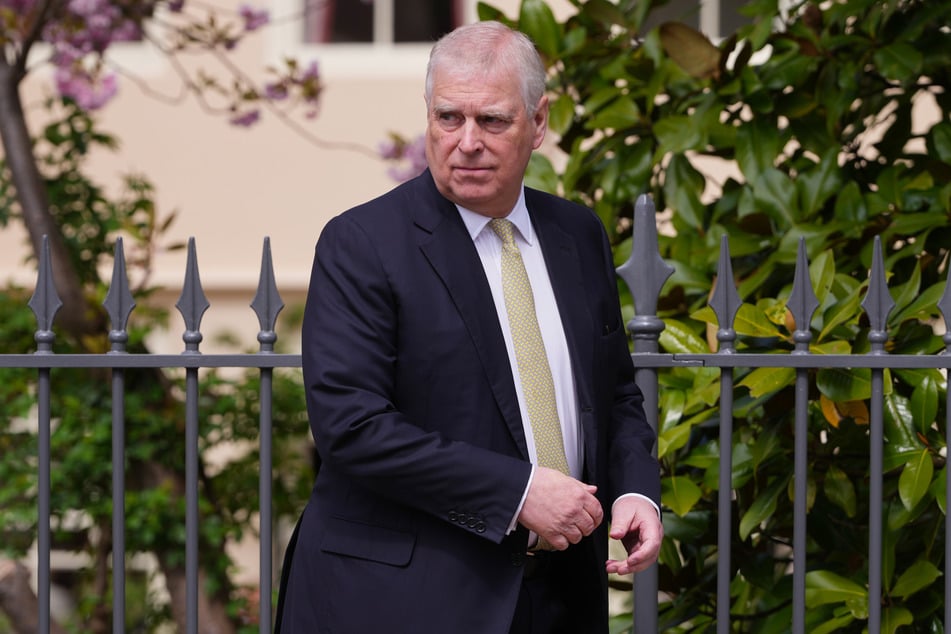Prinz Andrew soll immer wieder ohne ersichtlichen Grund in die Personalunterkünfte des Palastes gekommen sein.