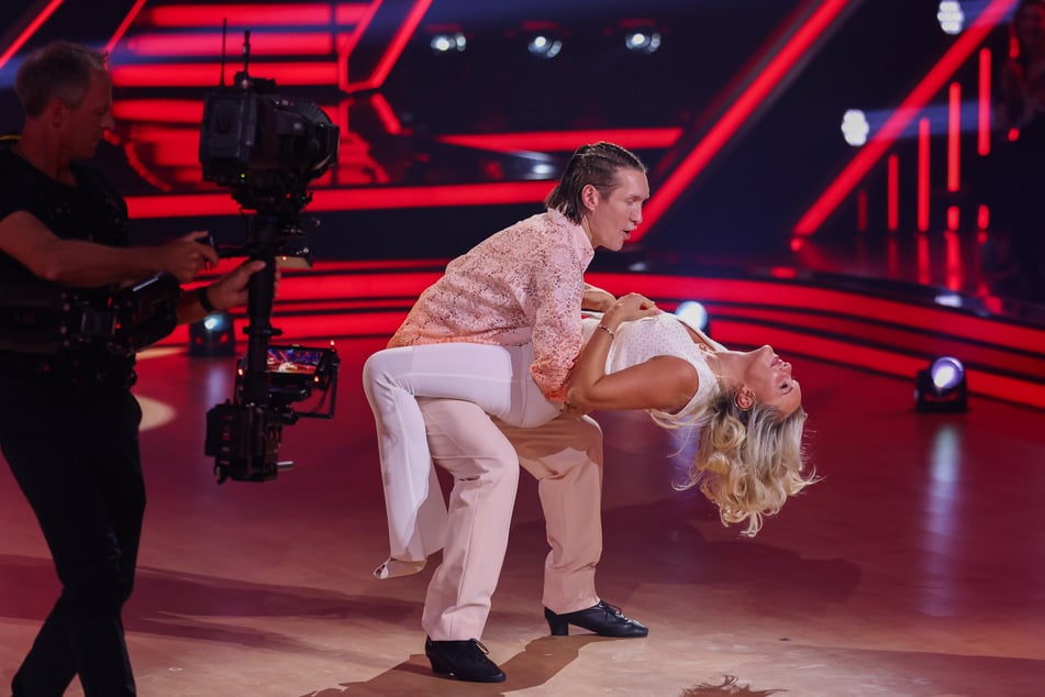 Zusammen mit Profitänzer Evgeny Vinokurov (34) trat Evelyn Burdecki (36) 2019 bei der RTL-Show "Let's Dance" an. (Archivbild)