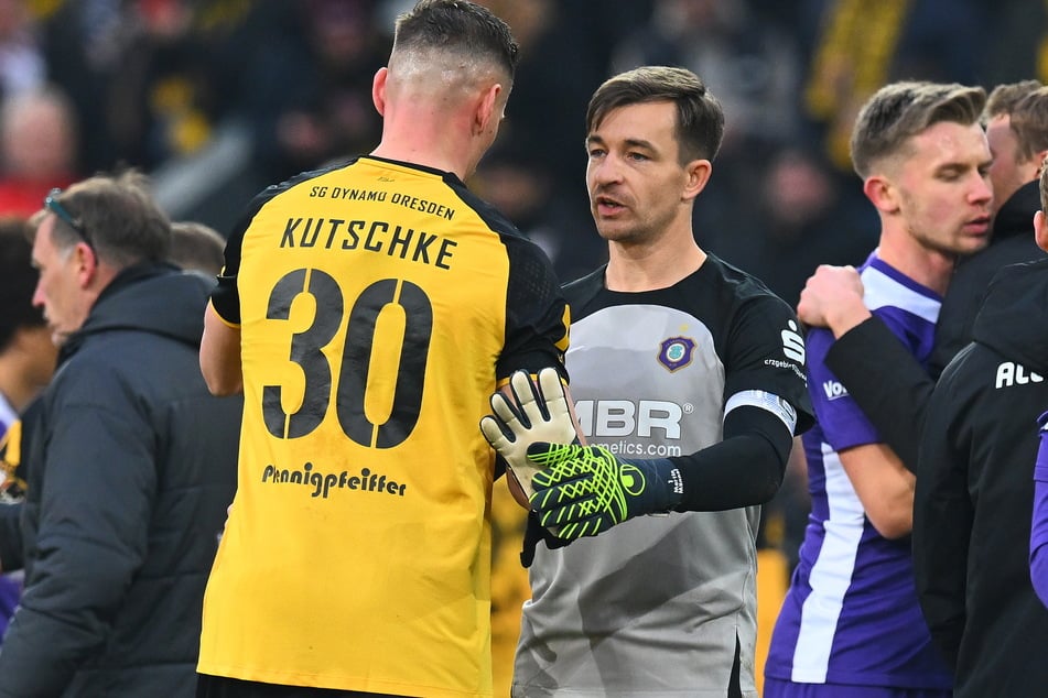 Gehen sich in der nächsten Saison aus dem Weg: Dynamo-Kapitän Stefan Kutschke (36) und FCE-Spielführer Martin Männel (37, r.).