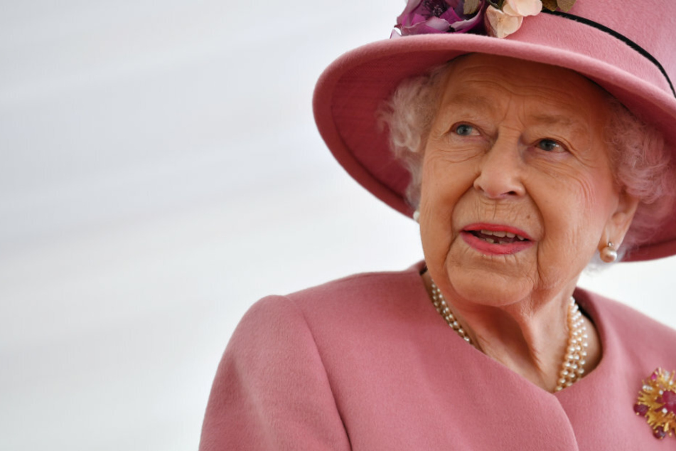Radiosender erklärt aus Versehen rund 100 Promis für tot, auch Queen Elizabeth!