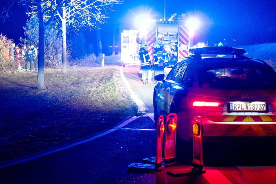 Der Motorradfahrer hatte sich bei seinem Sturz so schwere Verletzungen zugezogen, dass er noch an der Unfallstelle verstarb.