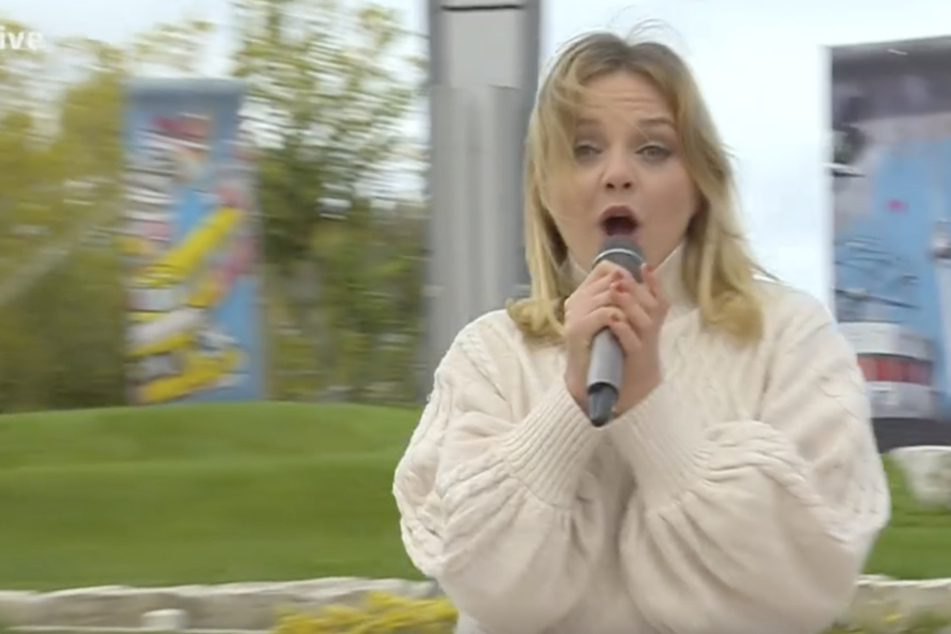 Anett Louisan performte einen Song von "The Cure".