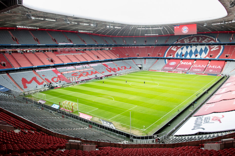 Die Profifußball-Vereine in Bayern können sich auf Fans in die Stadien freuen. Der FC Bayern München kann mit bis zu 20.000 Zuschauern planen.