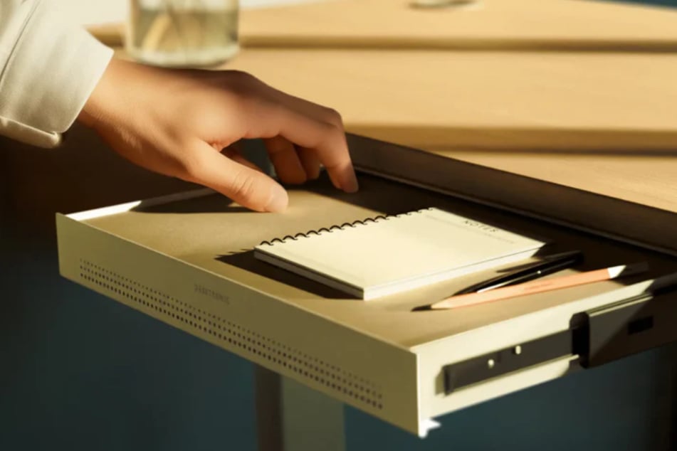 Bei Desktronic sind hochwertige Büromöbel gerade im Angebot