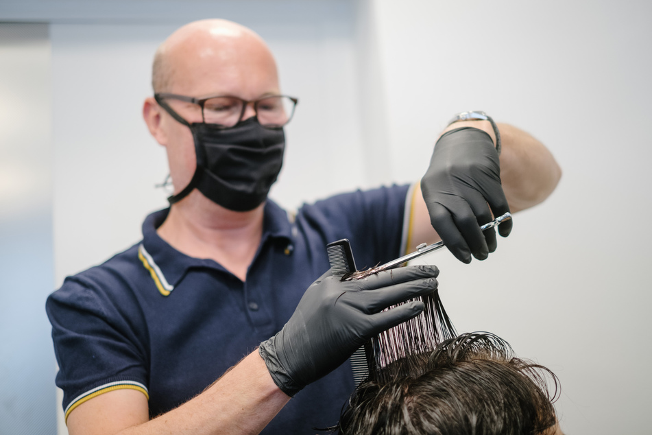 Friseure müssen sich jetzt an strenge Vorschriften halten.