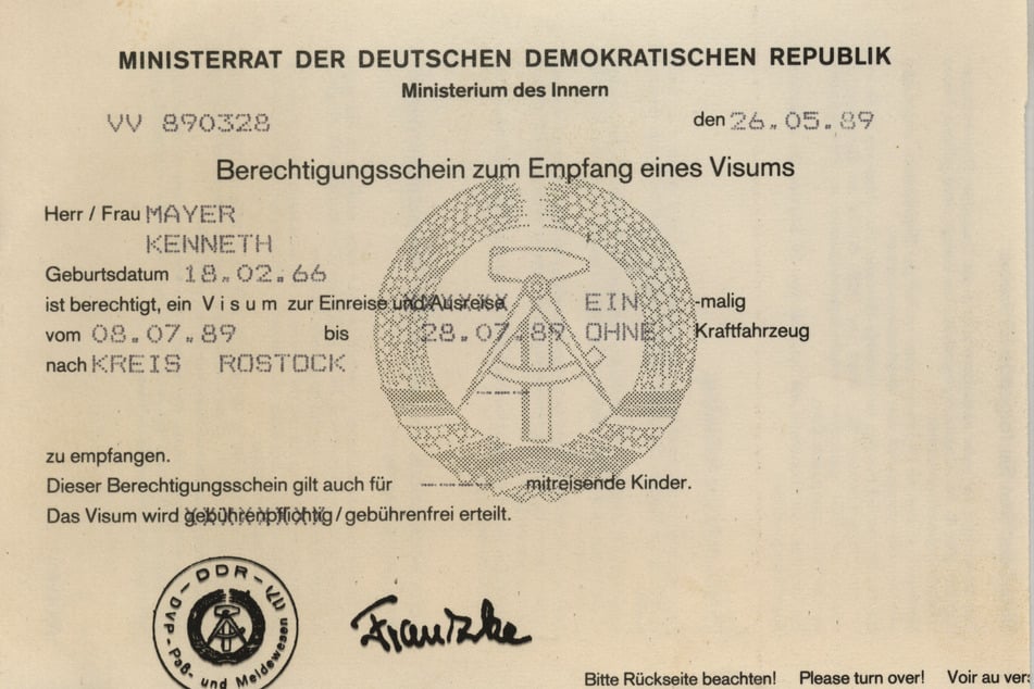 Berechtigungsschein zum Empfang eines Einreisevisums in die DDR.