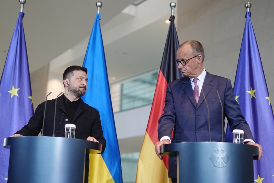 Wolodymyr Selenskyj (47, l.), Präsident der Ukraine, und Bundeskanzler Friedrich Merz (69, CDU) in Berlin.
