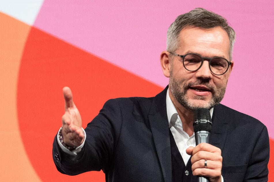 Michael Roth spricht zu den Parteimitgliedern bei der SPD-Regionalkonferenz (Archivbild).