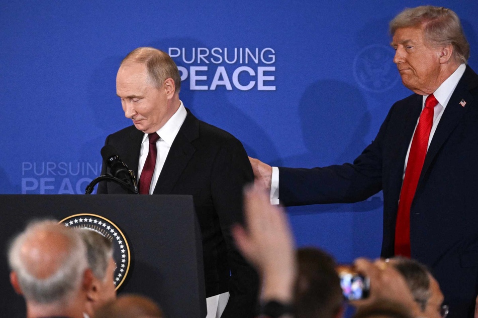 Trump backs Putin's Ukraine land acquisition plan, sources report