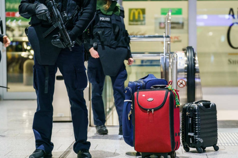 Diese Gepäckstücke lösten den Polizeieinsatz aus.
