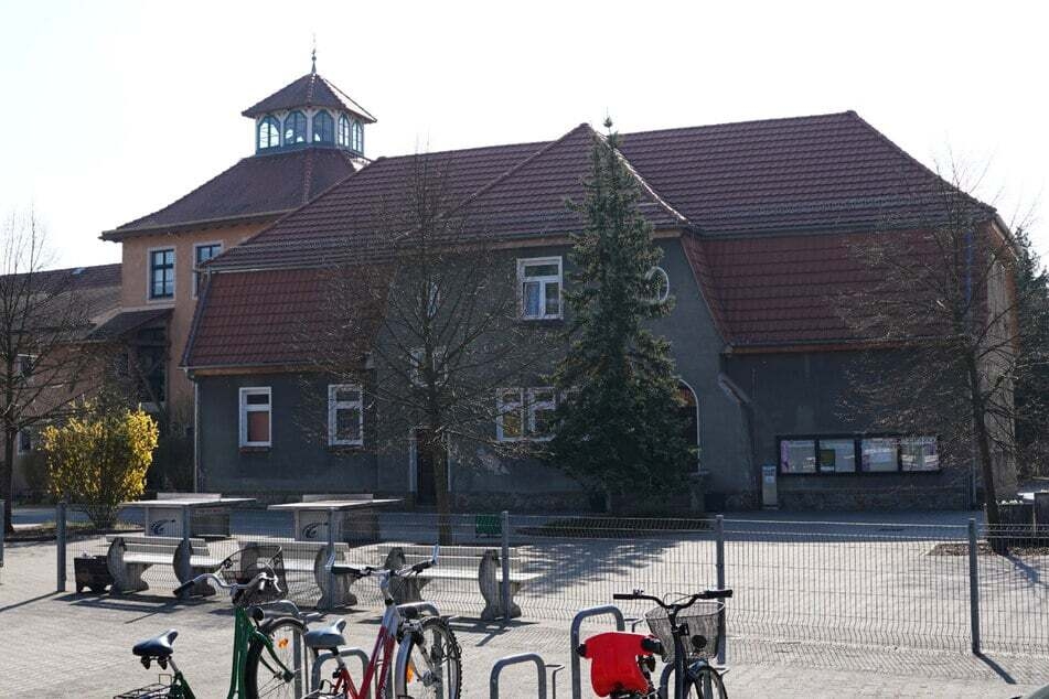 Auch an seinem Arbeitsplatz - der Comenius-Oberschule von Mücka (Landkreis Görlitz) - trieb der verurteilte Pädo-Kriminelle sein Unwesen.