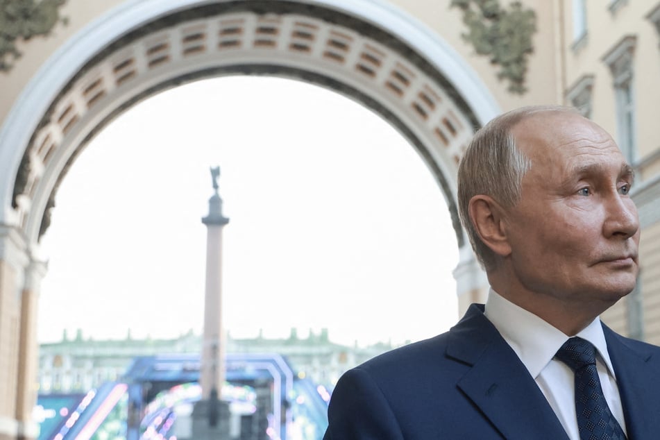 Putin warns that the West risks "war" if it backs Ukraine long-range strikes