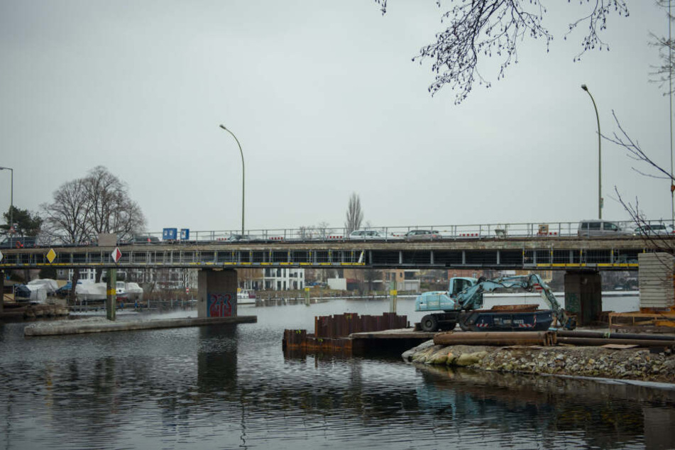 Die Salvador-Allende-Brücke wird saniert. Die Baustelle verursacht wahrscheinlich ein mittelgroßes Verkehrs-Chaos.