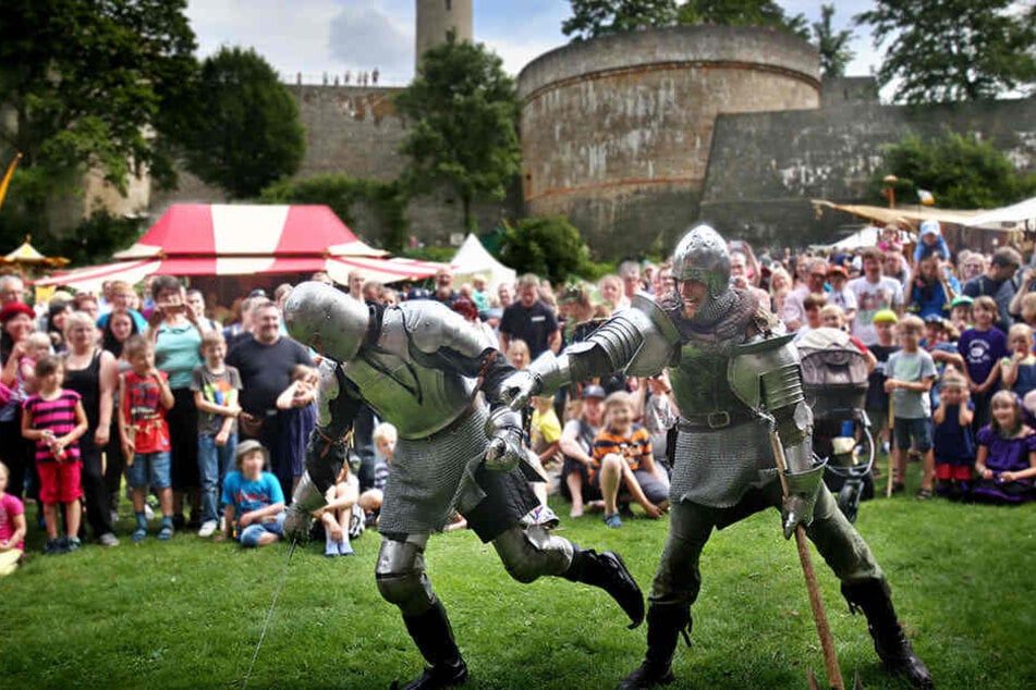 Ritterkämpfe gehören jedes Jahr zu den beliebten Programmpunkten beim Sparrenburgfest.