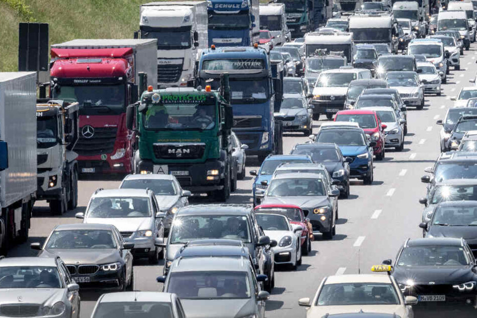 Der ADAC warnt vor dem "staureichsten Wochenende des Sommers". (Symbolbild)