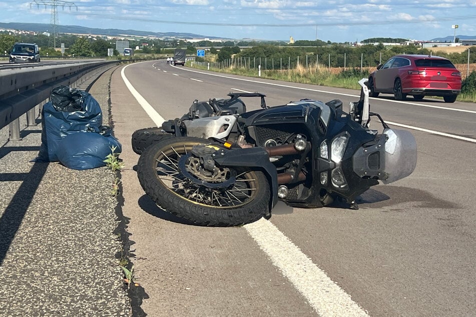 Lebensbedrohlich verletzt wurde der Biker am Dienstag in ein Krankenhaus gebracht. Am Mittwoch verstarb er.