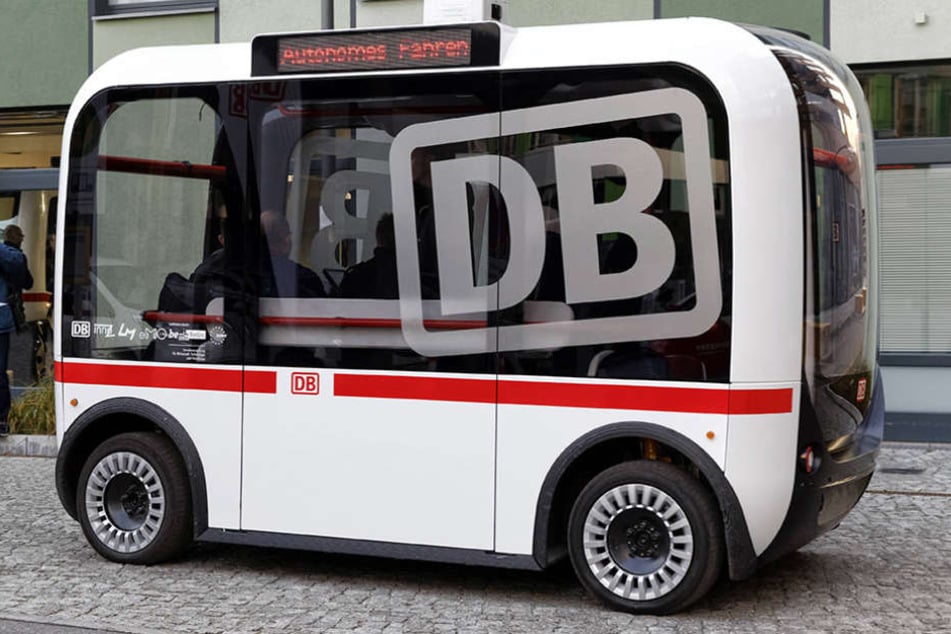 In Berlin stellte die Deutsche Bahn unlängst ihren "fahrerlosen" Kleinbus vor.