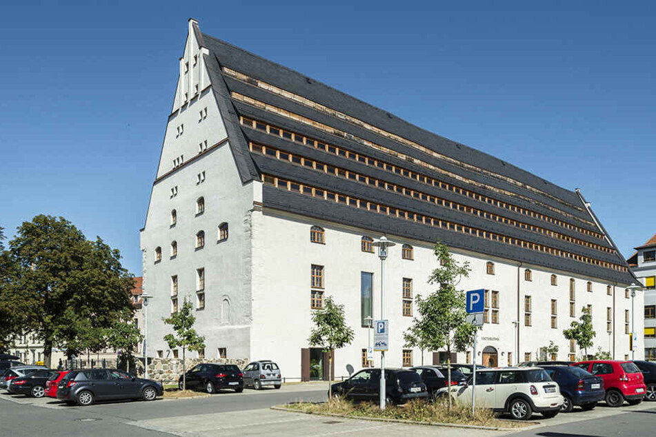 Das Kornhaus in Zwickau. Es beherbergt heute unter anderem die Stadtbibliothek.