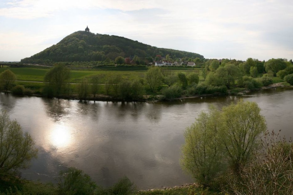 In die Wester stürzte der Mann beim Wasser lassen.