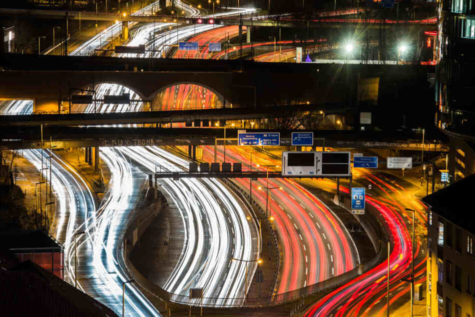 Auf der A100 in Berlin wurde ein Mann in der Nacht zu Montag mit 100 km/h zu viel erwischt (Symbolbild).