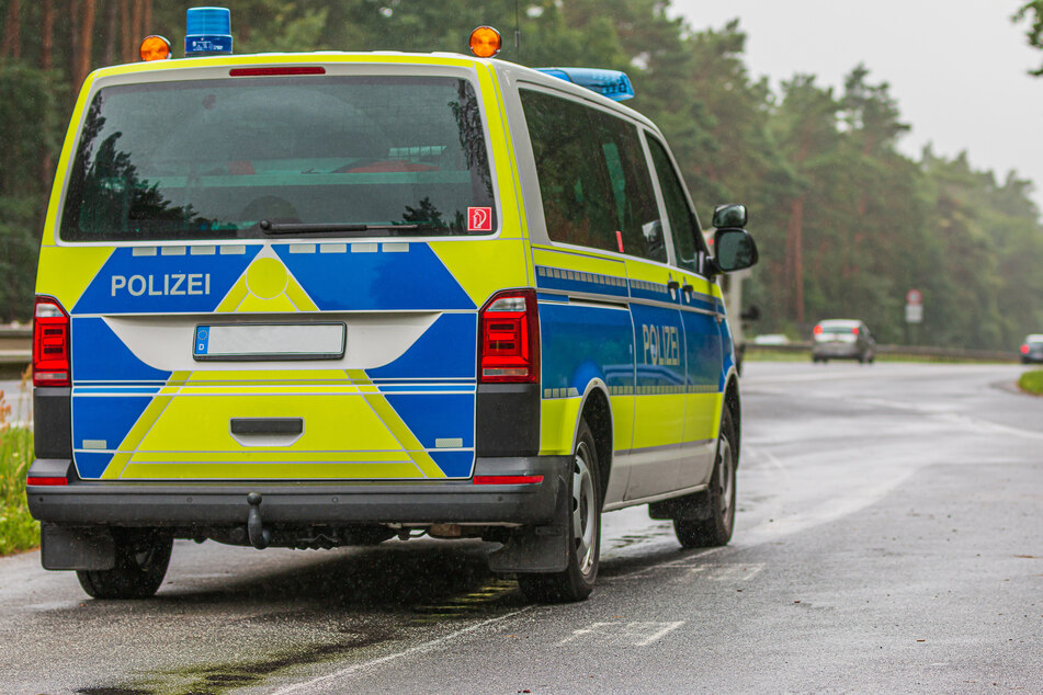 Unfall In Leipzig: Frau Fährt Alkoholisiert In Zaun Und Läuft Nach Hause