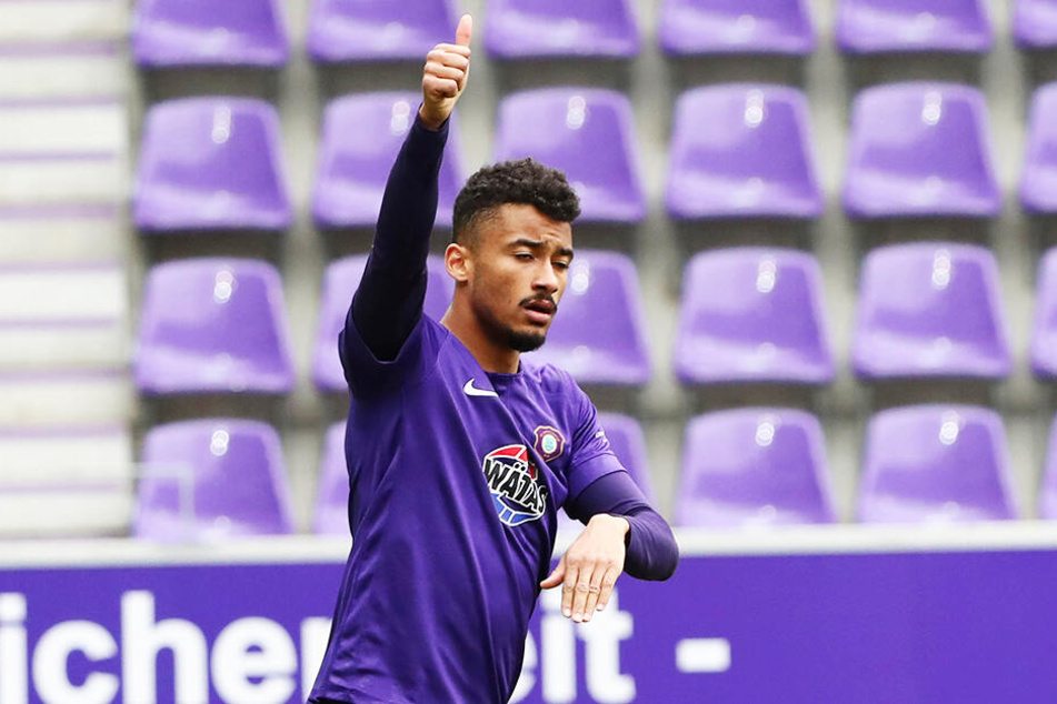 Daumen hoch! Emmanuel Iyoha hat sich in den letzten Wochen in der Vordergrund gespielt.