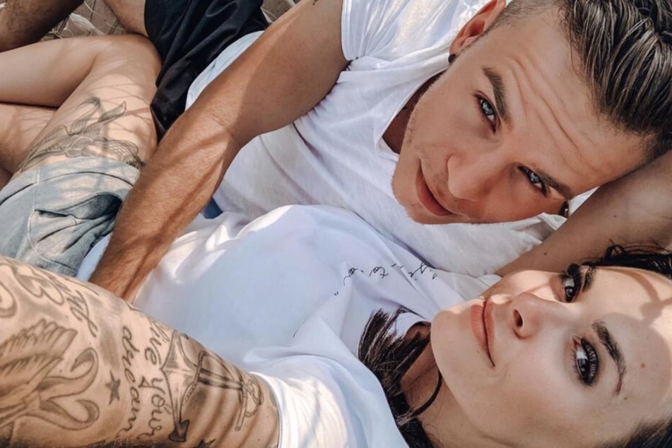 Erst Mitte Juni war offiziell: Denisé Kappés (29) und Henning Merten (30) sind ein Paar.