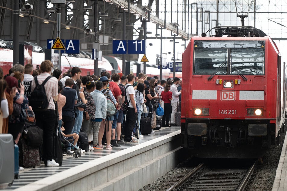 Nach zehntägiger Sperrung: Züge auf wichtiger NRW-Bahnstrecke fahren wieder