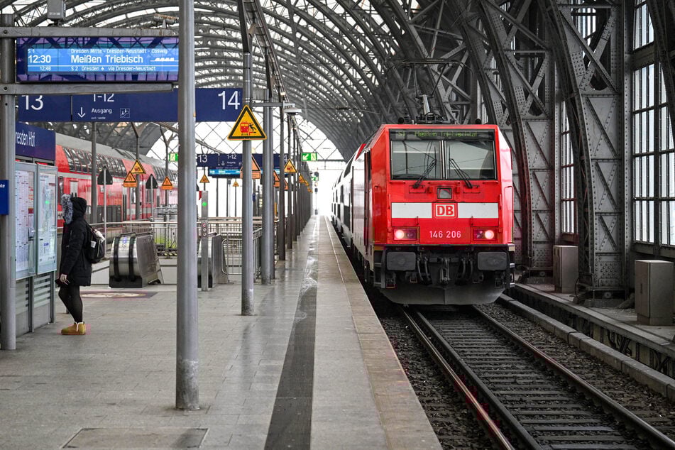 Auch Verspätungen gehören zum Alltag auf der Schiene, die sich nicht beeinflussen lassen. In solchen Momenten setzt Robert auf Kommunikation.