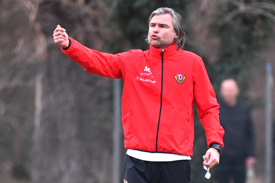 Matthias Lust gibt Anweisungen auf dem Trainingsplatz im Großen Garten.