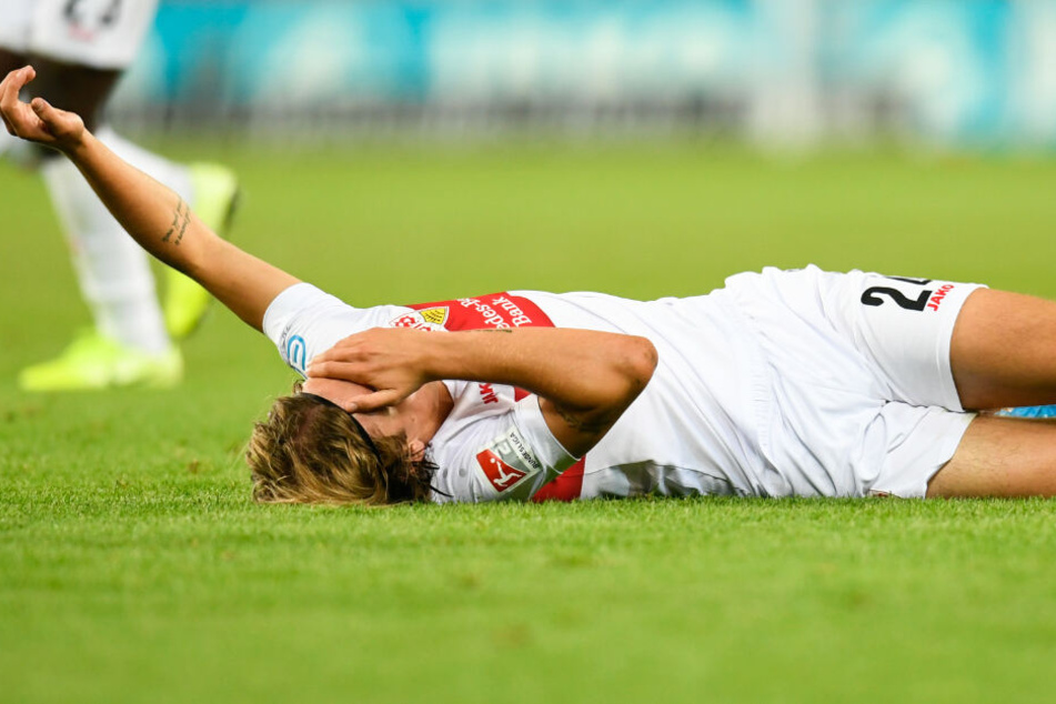 Hier noch am Boden, wird am Sonntag jedoch wieder mitwirken können: VfB-Linksverteidiger Borna Sosa.