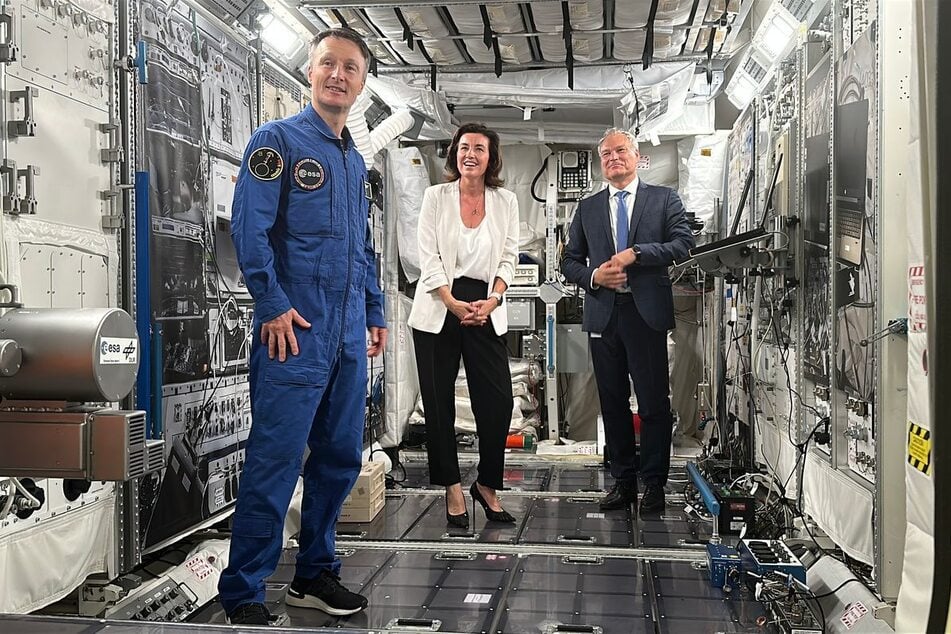 Astronaut Matthias Maurer (56, l.) muss im All zur Not auch Zähne ziehen können.