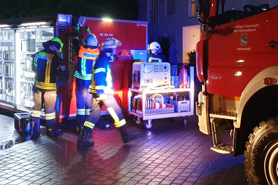 Auch im hessischen Rheingau-Taunus-Kreis rückte die Feuerwehr zu zahlreichen Einsätzen wegen der Folgen eines schweren Gewitters aus.