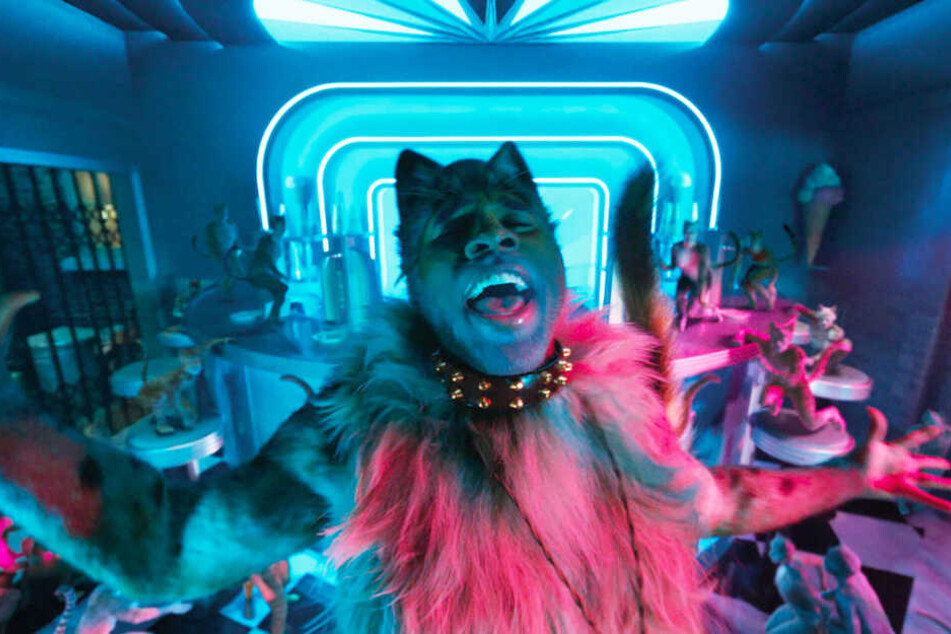 Auch Jason Derulo tritt auf. Er spielt Rum Tum Tugger.