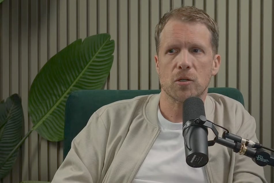 Der Comedian lässt dabei kein gutes Haar am deutschen Staat, hält das Urteil für den Rapper für viel zu niedrig.