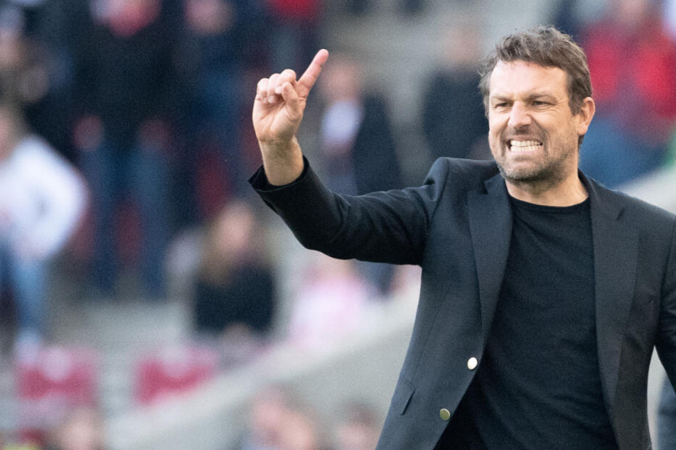 Markus Weinzierl beim vergangenen 1:1-Unentschieden gegen die TSG 1899 Hoffenheim an der Seitenlinie.