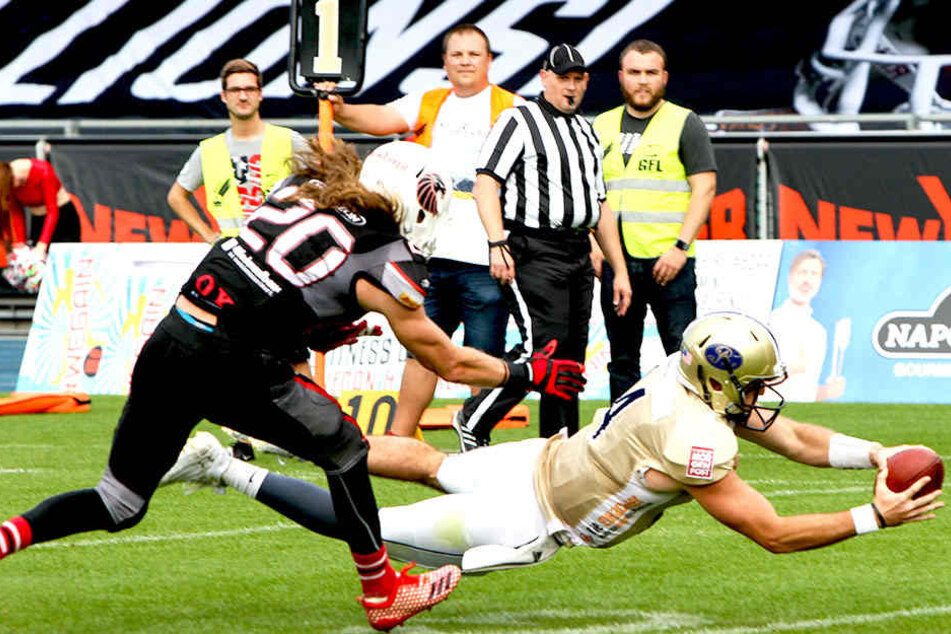 Touchdown für die Monarchs. Trenton Norvell ist nicht zu halten.