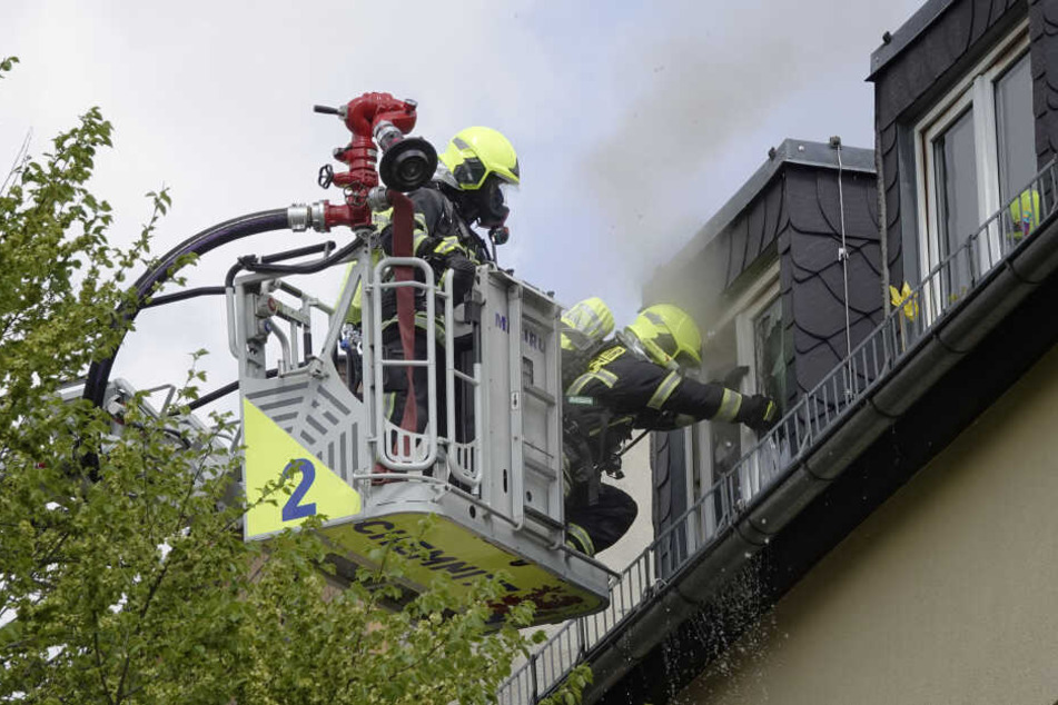 Das Feuer war in einer Wohnung im Dachgeschoss ausgebrochen.