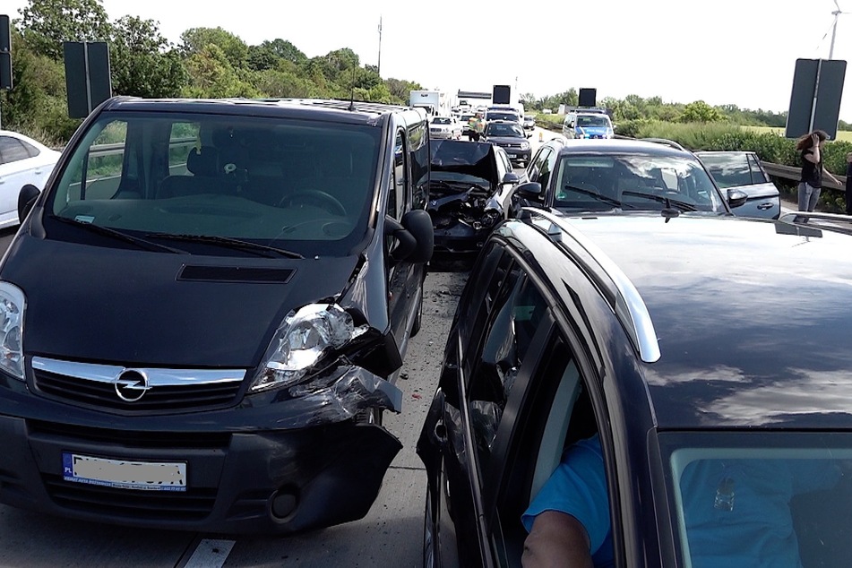 Wegen Baustelle: Massenkarambolage mit fünf Autos auf A2