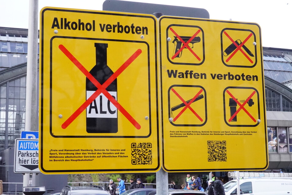 Seit dem 1. April gilt ein Alkoholverbot im und um den Hamburger Hauptbahnhof. Seit Oktober 2023 gilt bereits ein Waffenverbot.