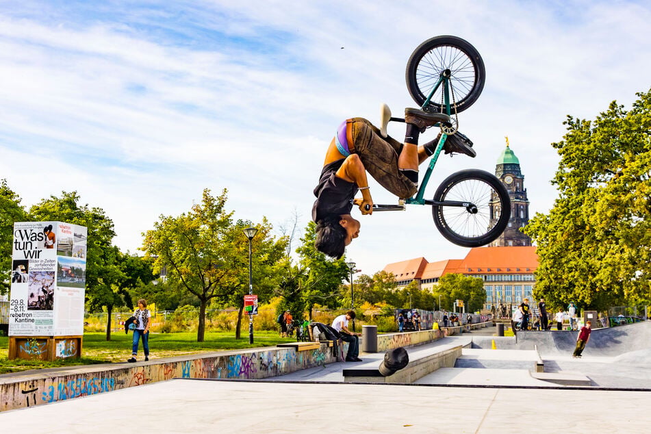 Auch BMXer Sikharin Supanmart (26) kann Tricks in luftiger Höhe vollführen.