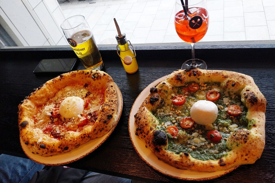 Bei "60 seconds to napoli" am Dresdner Altmarkt gibt es neapolitanische Pizzen mit deutlichem "Leopardenmuster".