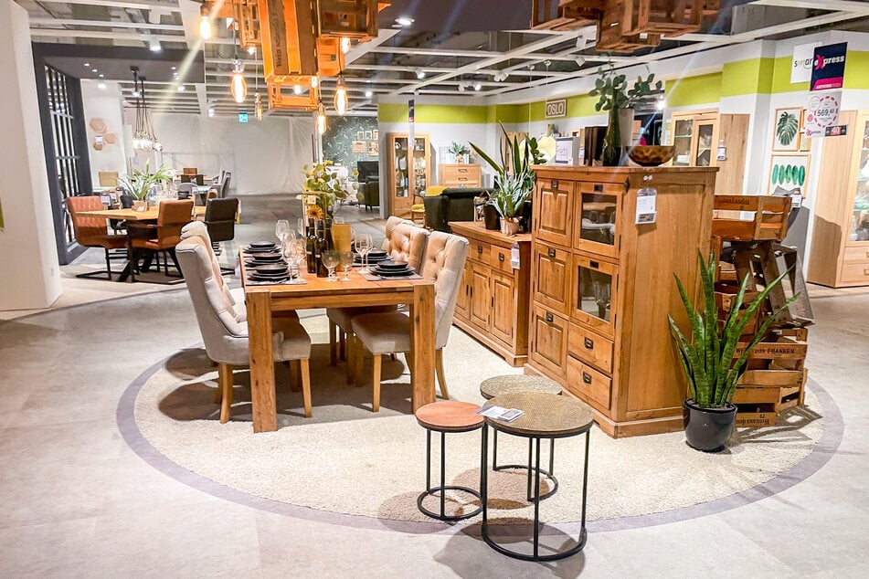 Zur Black Week gibt's bei Höffner diese Möbel mega günstig