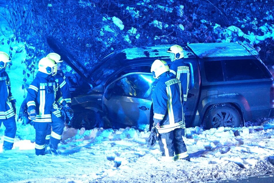 Zahlreiche Einsatzkräfte waren an der Unfallstelle.