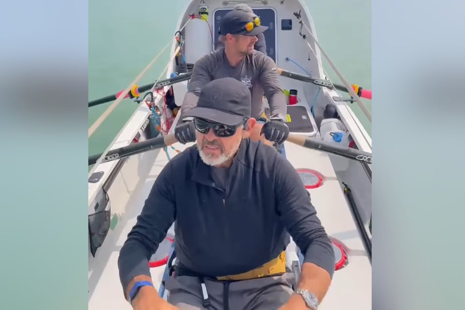 Die Crew an Bord des Ruderbootes wusste nicht, wie ihnen geschieht.