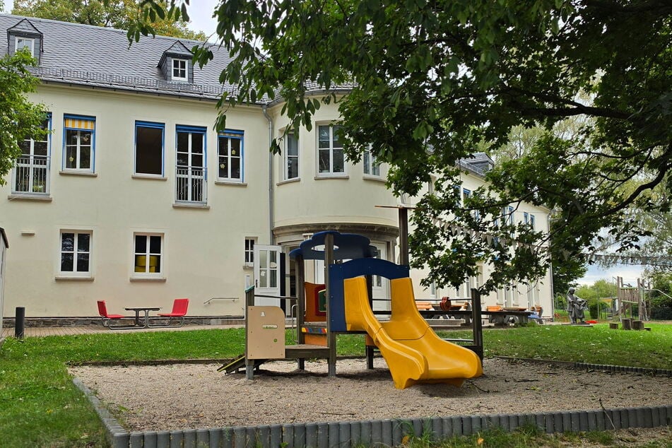 Beim Feuerwehreinsatz stellte sich heraus, dass in die Kita eingebrochen wurde.
