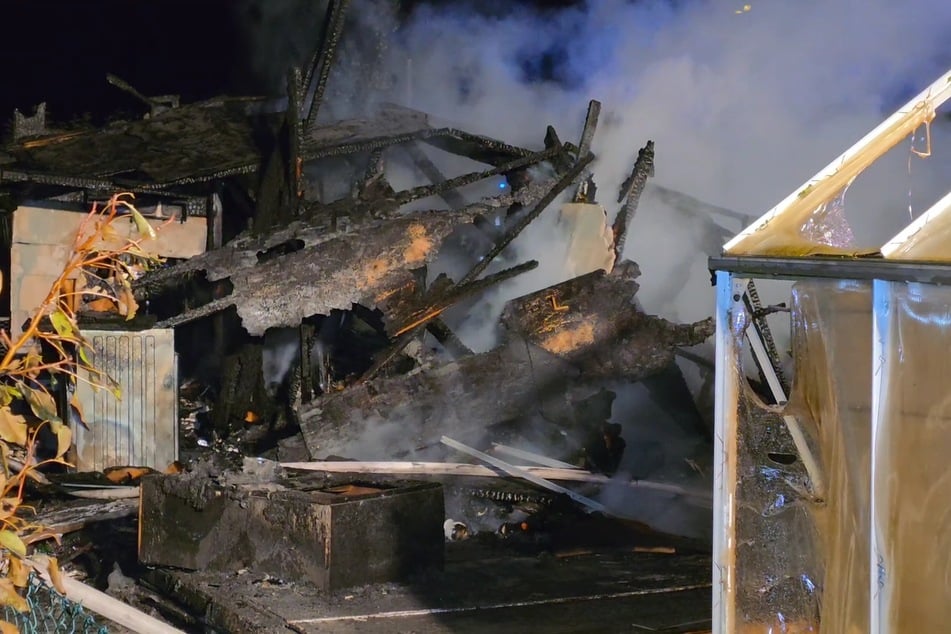 Erst gab es einen lauten Knall, dann stand die Gartenlaube in Brandenburg/Havel in Flammen.