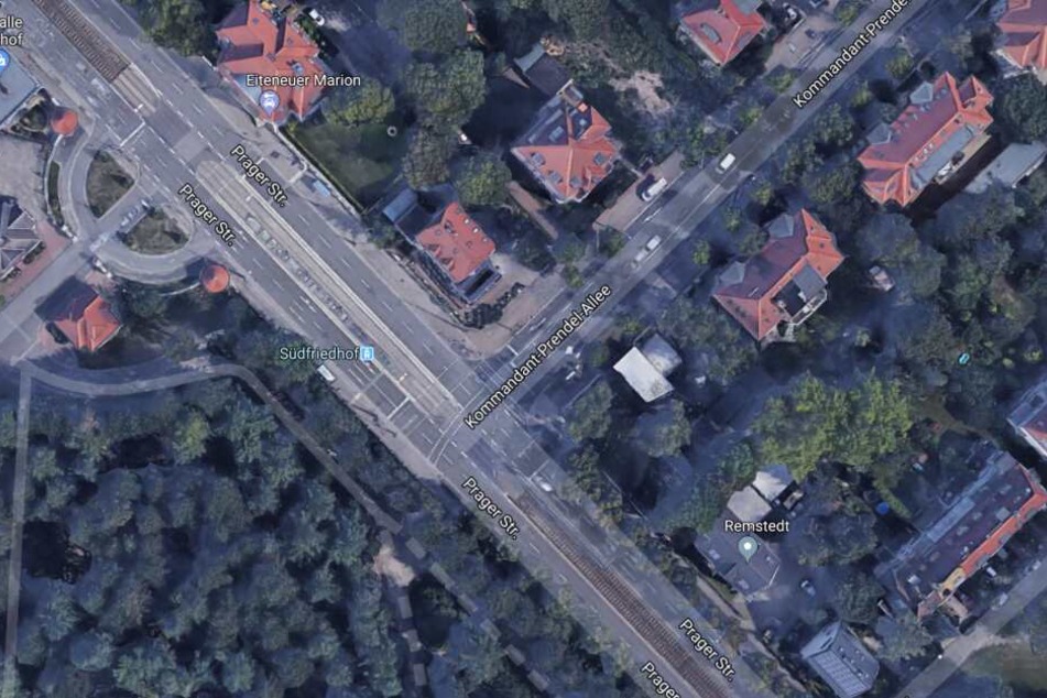 An der Kommandant-Prendel-Allee am Südfriedhof, unweit des Völkerschlachtdenkmals, wurde der 14-Jährige eingeholt erneut geschlagen und ausgeraubt.